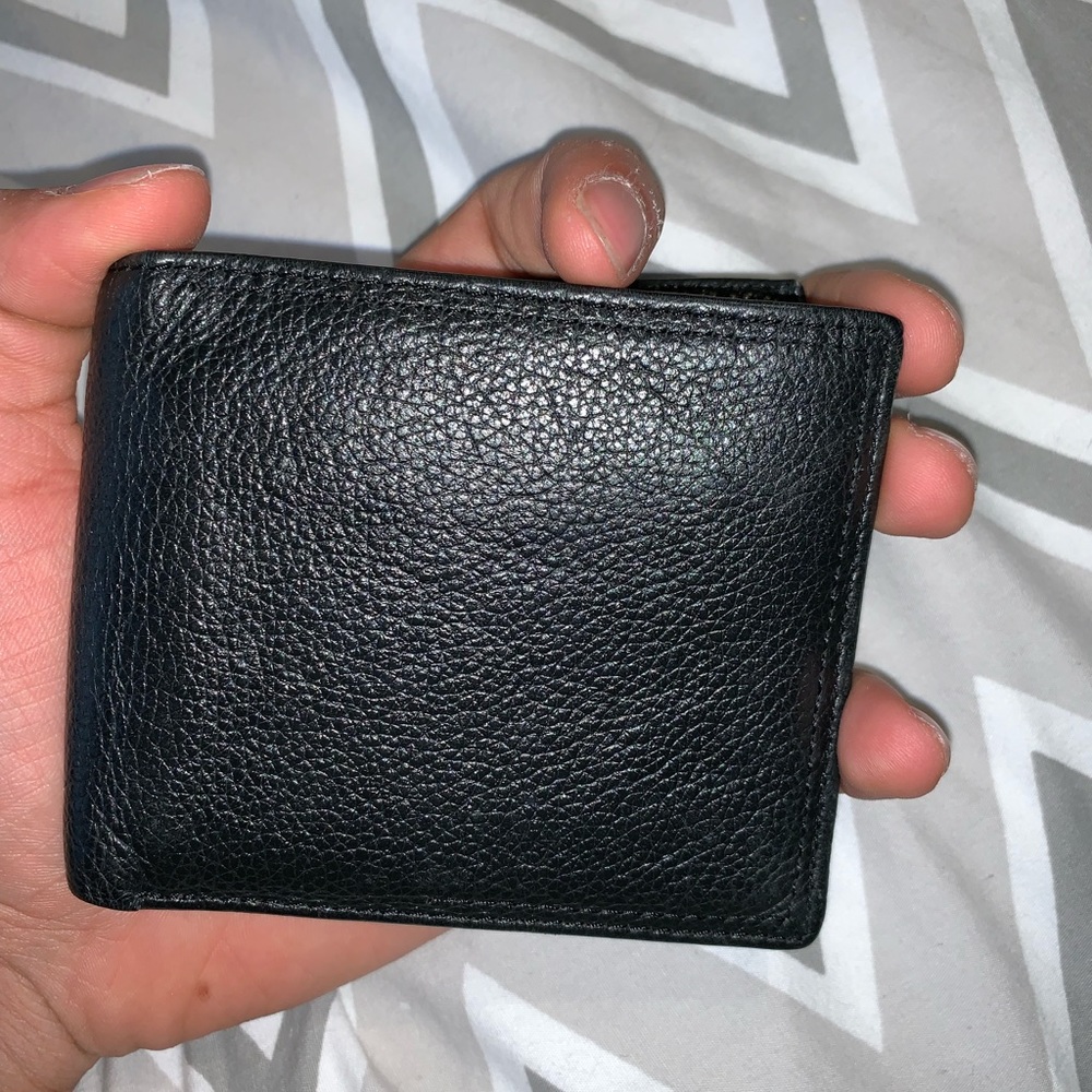 Perry Ellis Wallet. Genuine leather.